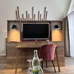 Mainpromenade ***s Отель Карлштадт